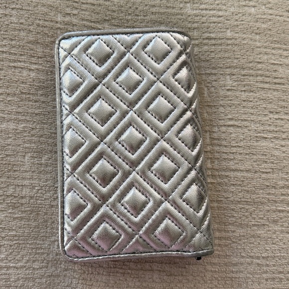 Tory Burch Fleming Medium Metallic Slim Wallet Silver Quilted Leather Wallet - Picture 7 of 17